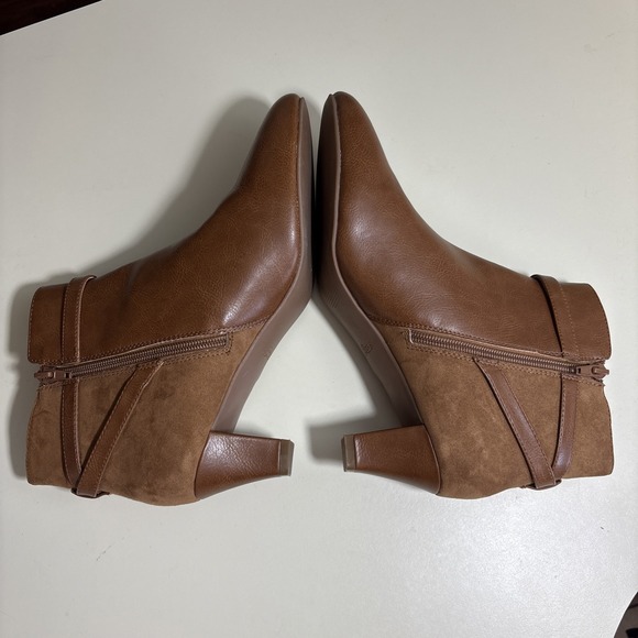 G.H. Bass & Co. Coleen Women's Brown Ankle Boots Booties Size 10M Buckle - Picture 5 of 16